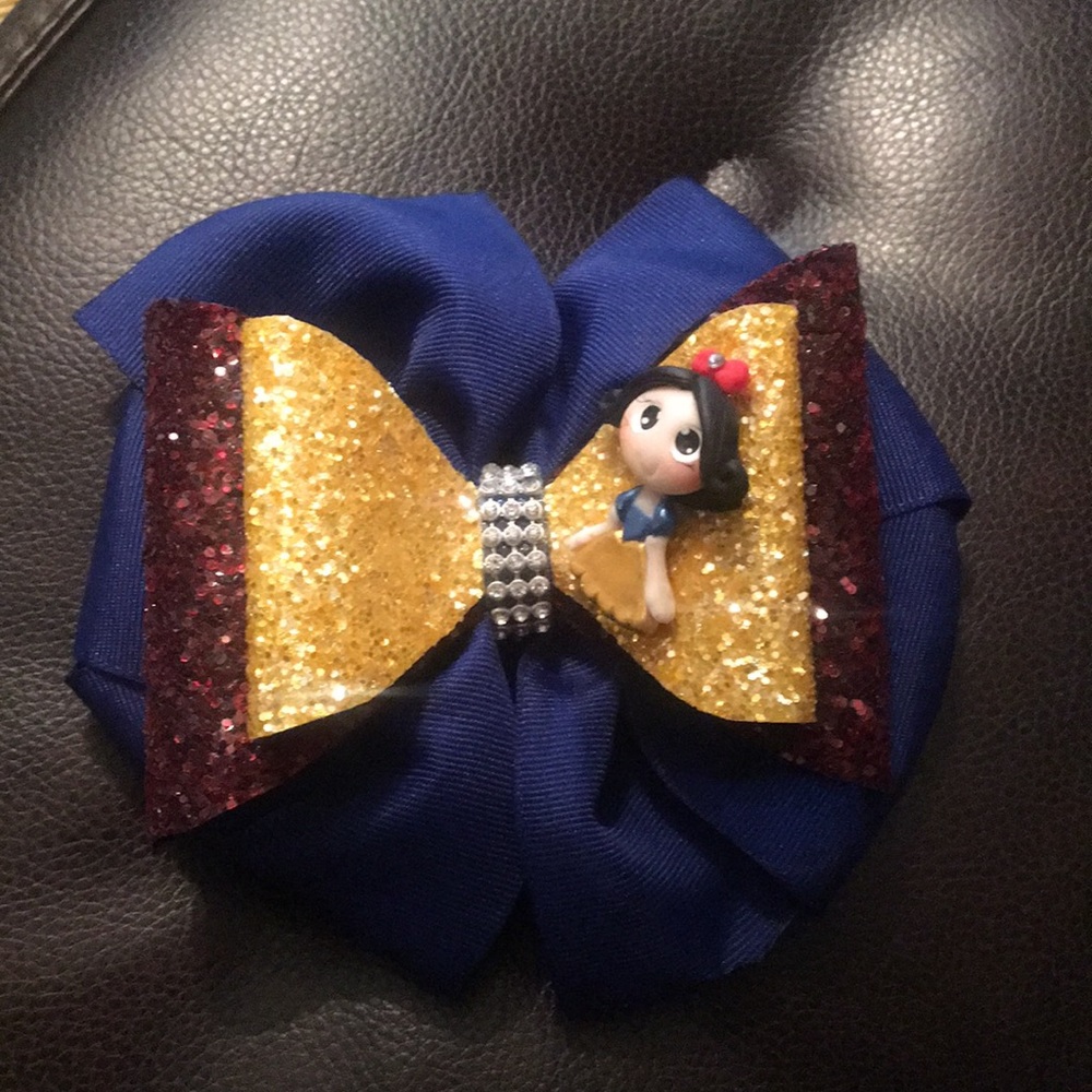 Boutique Snow White bow